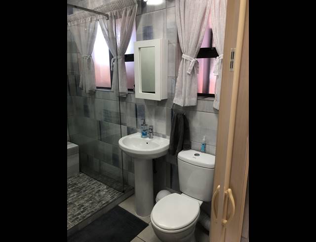 1.5 BEDROOM FLAT FOR SALE IN ILLOVO BEACH